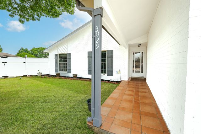 3029 Meadow Creek Court, Grand Prairie, TX 75052