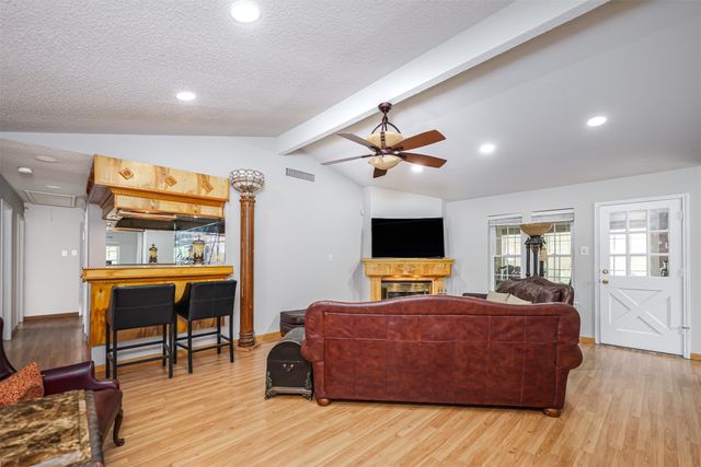 3029 Meadow Creek Court, Grand Prairie, TX 75052