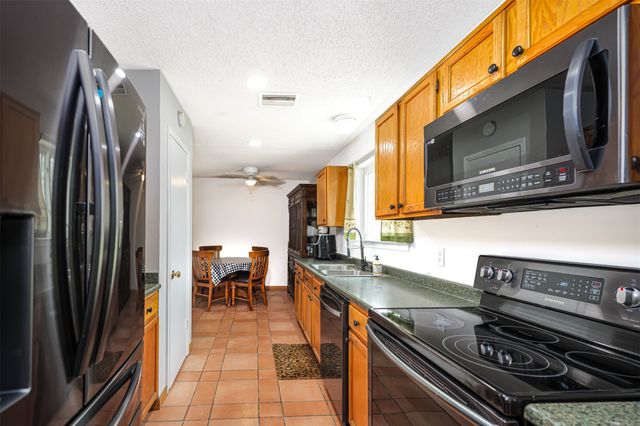 3029 Meadow Creek Court, Grand Prairie, TX 75052