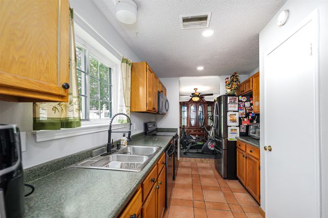 3029 Meadow Creek Court, Grand Prairie, TX 75052