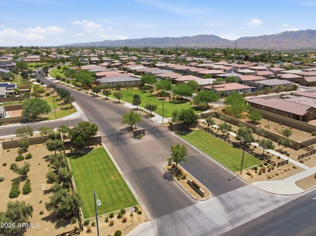 3340 W CARTER Road, Phoenix, AZ 85041
