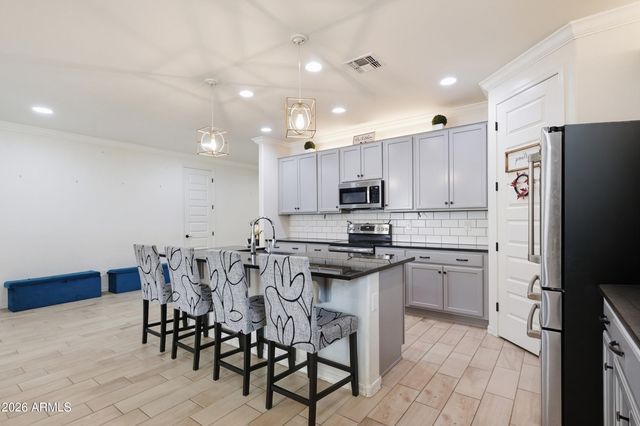 3340 W CARTER Road, Phoenix, AZ 85041
