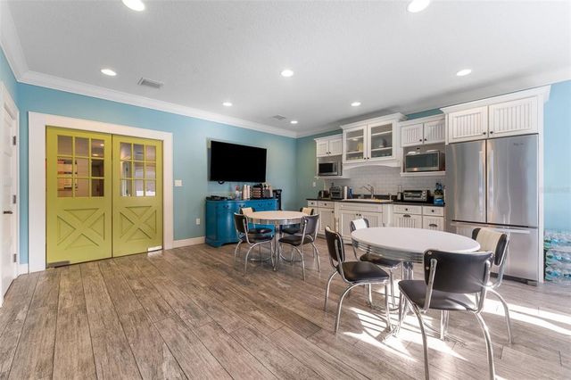 337 S PLANT AVENUE, Tampa, FL 33606