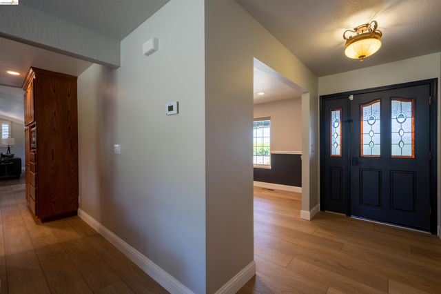 147 Loren Ln, Oakley, CA 94561