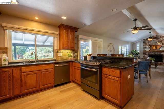 147 Loren Ln, Oakley, CA 94561