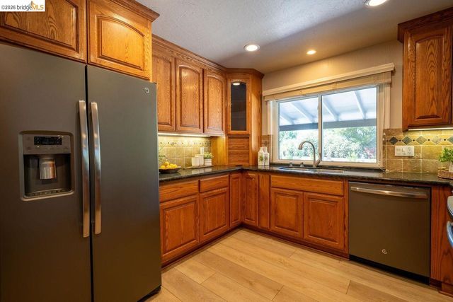 147 Loren Ln, Oakley, CA 94561