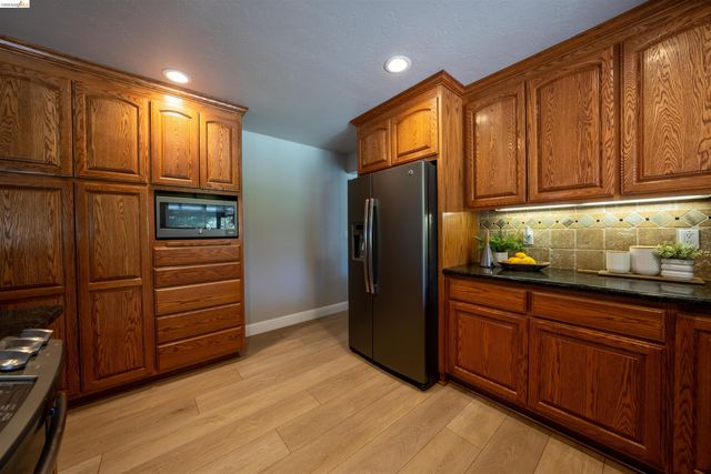 147 Loren Ln, Oakley, CA 94561