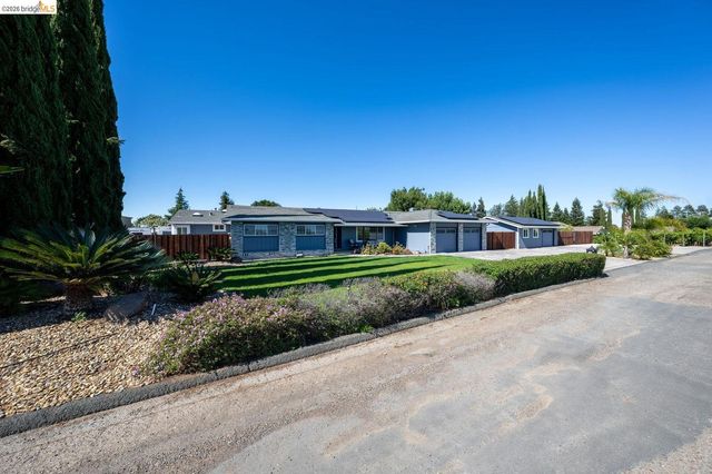147 Loren Ln, Oakley, CA 94561