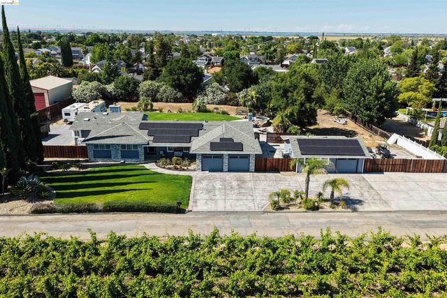 147 Loren Ln, Oakley, CA 94561