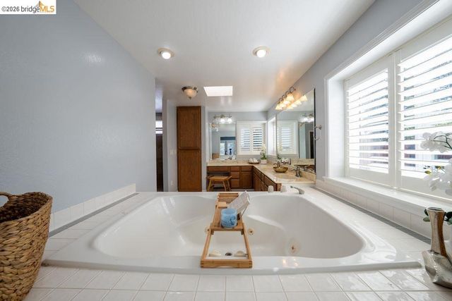147 Loren Ln, Oakley, CA 94561