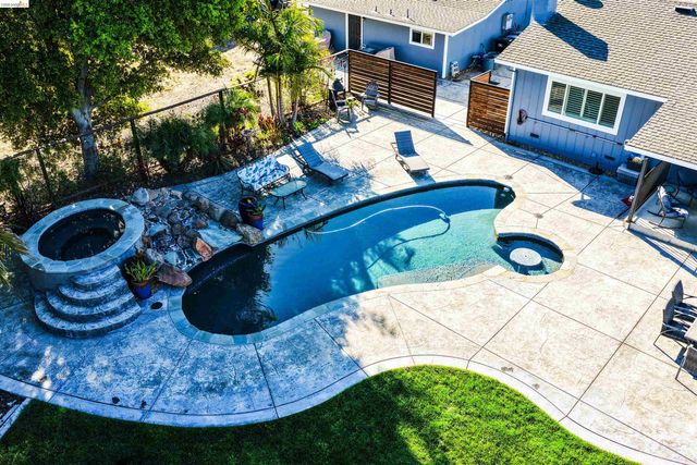 147 Loren Ln, Oakley, CA 94561