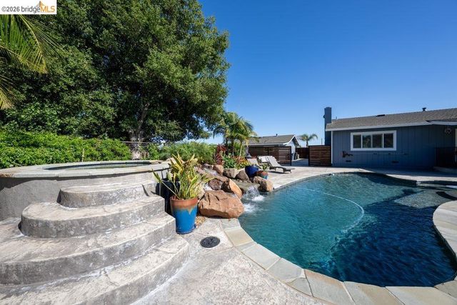 147 Loren Ln, Oakley, CA 94561