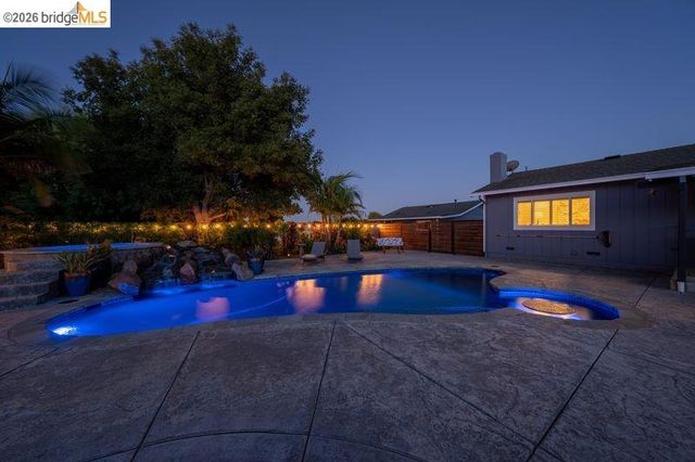 147 Loren Ln, Oakley, CA 94561