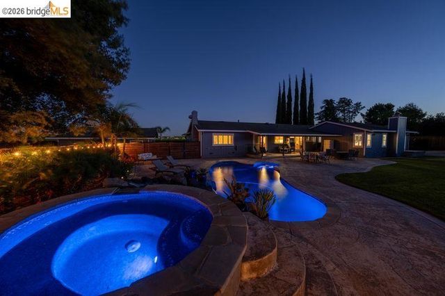 147 Loren Ln, Oakley, CA 94561