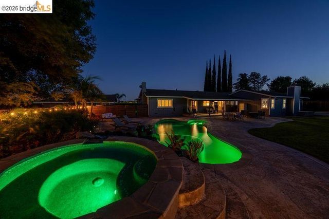 147 Loren Ln, Oakley, CA 94561