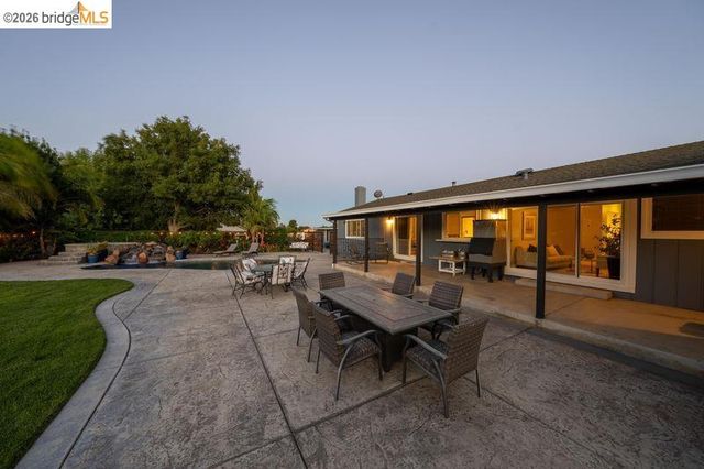 147 Loren Ln, Oakley, CA 94561