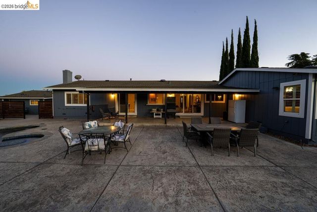 147 Loren Ln, Oakley, CA 94561