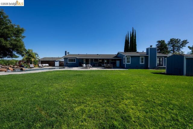 147 Loren Ln, Oakley, CA 94561