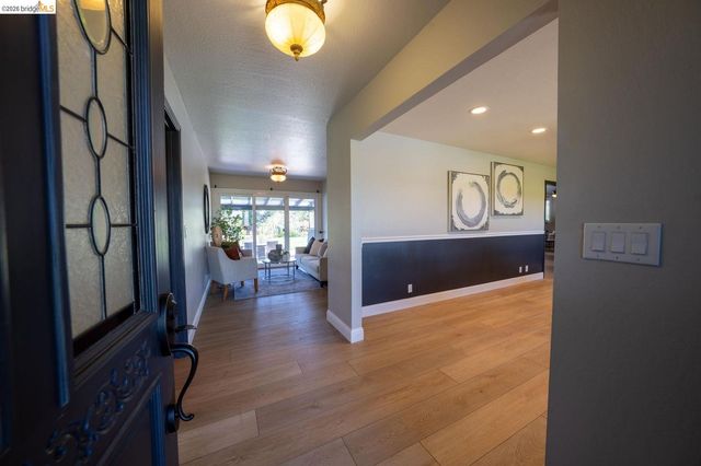 147 Loren Ln, Oakley, CA 94561
