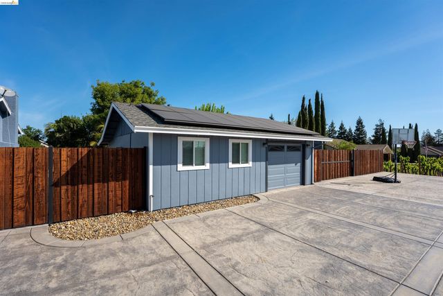 147 Loren Ln, Oakley, CA 94561