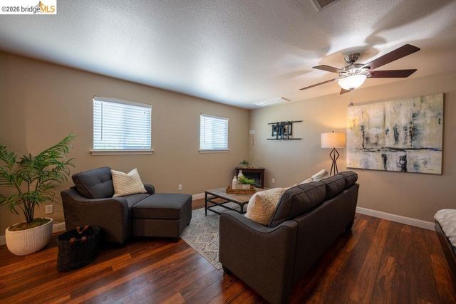 147 Loren Ln, Oakley, CA 94561