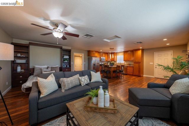 147 Loren Ln, Oakley, CA 94561