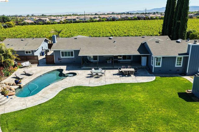 147 Loren Ln, Oakley, CA 94561
