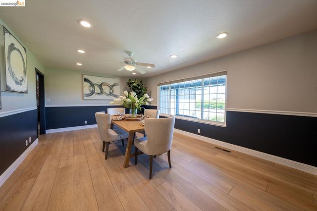 147 Loren Ln, Oakley, CA 94561
