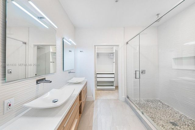 4480 NW 8th Pl, Plantation, FL 33317