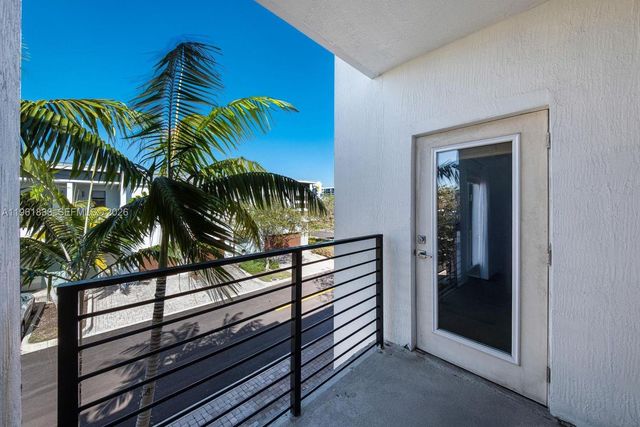 4480 NW 8th Pl, Plantation, FL 33317