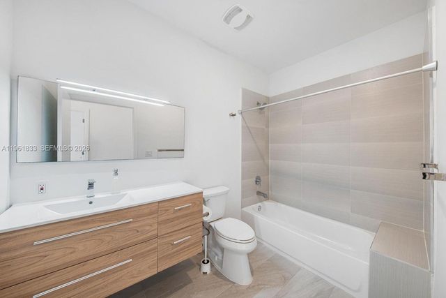 4480 NW 8th Pl, Plantation, FL 33317