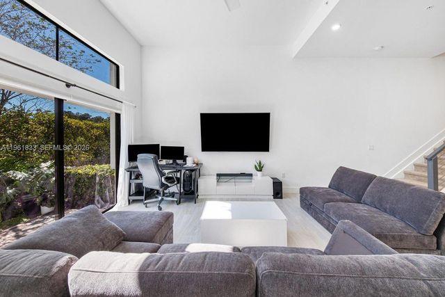 4480 NW 8th Pl, Plantation, FL 33317