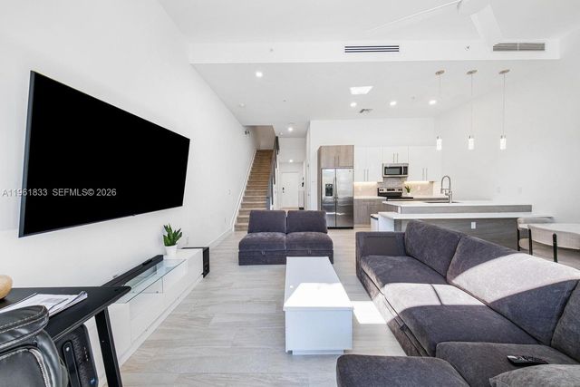 4480 NW 8th Pl, Plantation, FL 33317