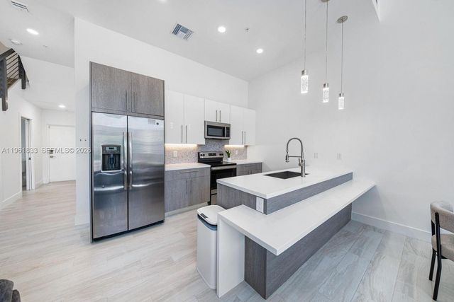 4480 NW 8th Pl, Plantation, FL 33317