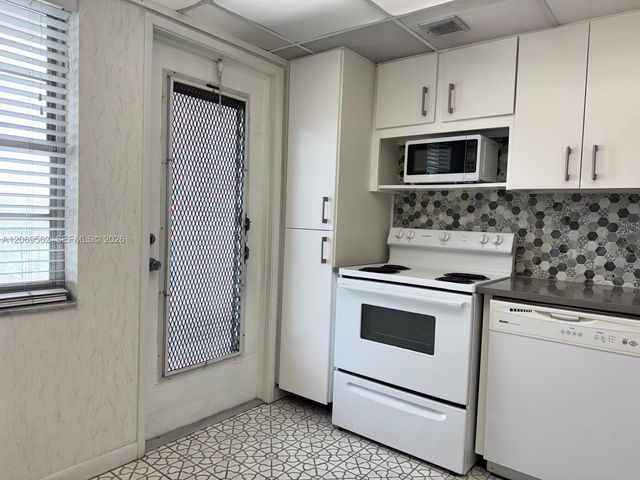 2950 N Palm Aire Drive 605, Pompano Beach, FL 33069