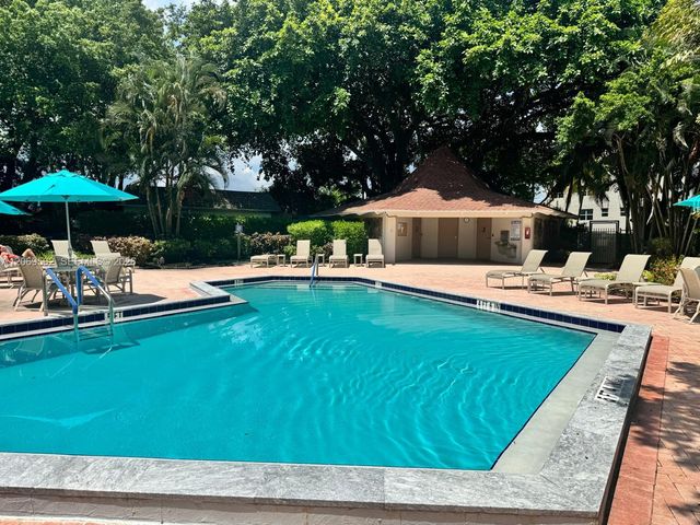 2950 N Palm Aire Drive 605, Pompano Beach, FL 33069