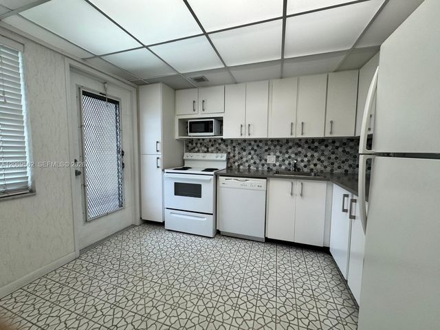 2950 N Palm Aire Drive 605, Pompano Beach, FL 33069