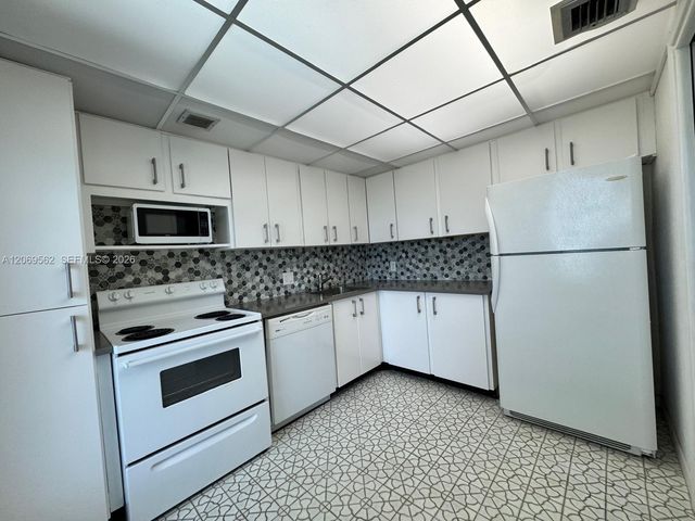 2950 N Palm Aire Drive 605, Pompano Beach, FL 33069