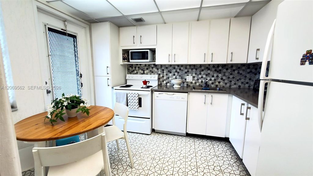 2950 N Palm Aire Drive 605, Pompano Beach, FL 33069