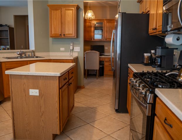 782 S Baldwin Lane, Romeoville, IL 60446
