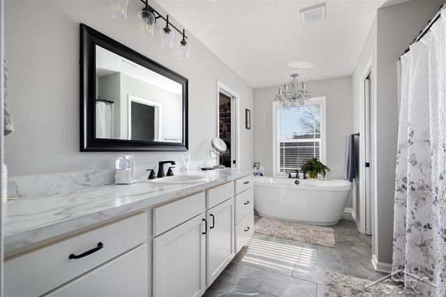 4616 Trotters Pointe Circle, Midland, MI 48642