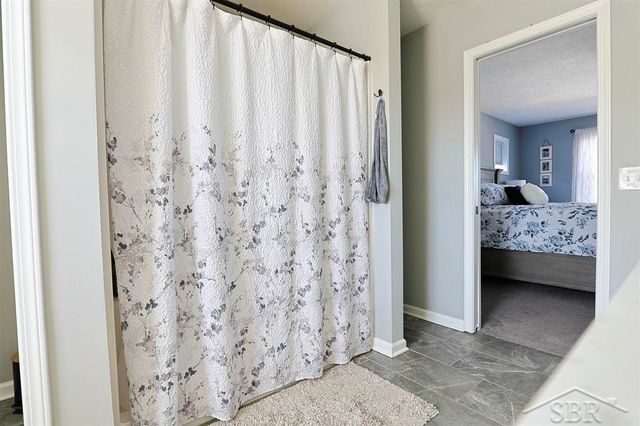 4616 Trotters Pointe Circle, Midland, MI 48642