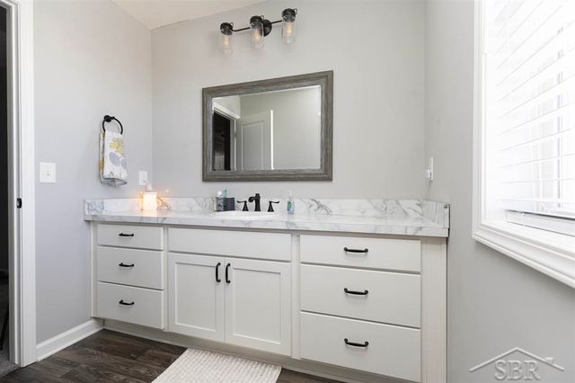 4616 Trotters Pointe Circle, Midland, MI 48642