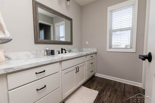 4616 Trotters Pointe Circle, Midland, MI 48642