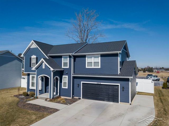 4616 Trotters Pointe Circle, Midland, MI 48642
