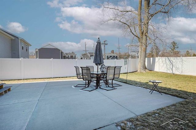 4616 Trotters Pointe Circle, Midland, MI 48642