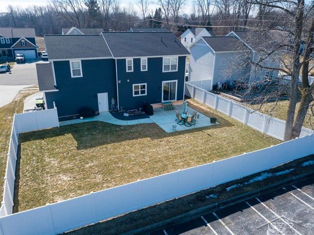 4616 Trotters Pointe Circle, Midland, MI 48642