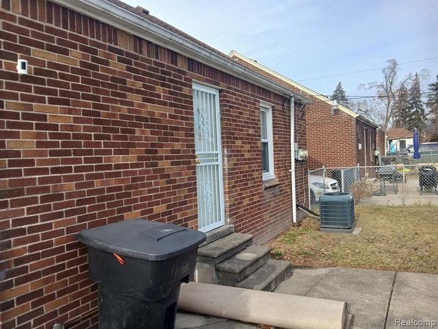 18048 Mansfield Street, Detroit, MI 48235