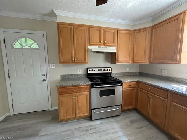 1611 Beaucrest Avenue, High Point, NC 27265
