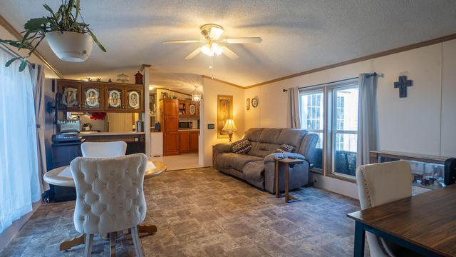 9149 County Road 9640, Koshkonong, MO 65692